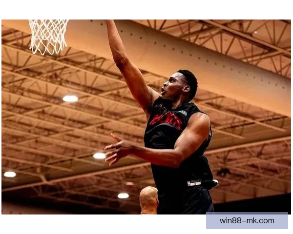 乌度卡调整首发阵容伊森顶替谢泼德对阵尼克斯核心发力